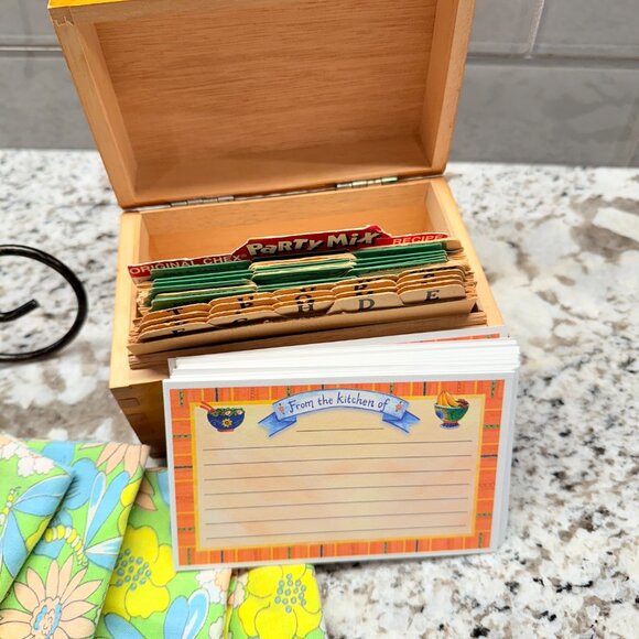 Vintage Kitchen Bundle, Recipe Box - Chicken Easel - Retro Napkins - - Picture 9 of 17